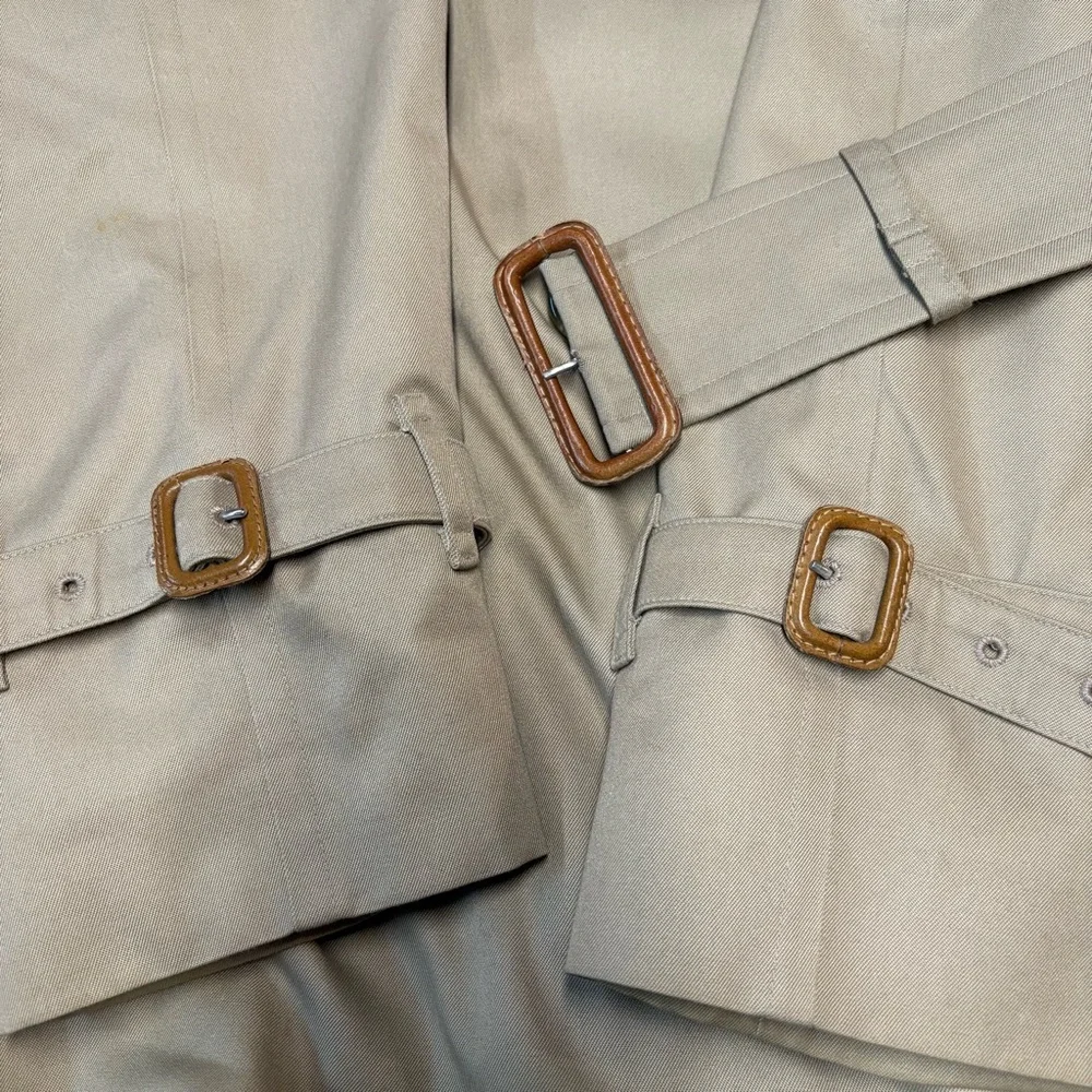 Burberry trench coat. - Picture 9 of 14